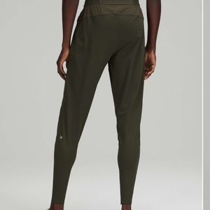 Lululemon Surge Hybrid in Olive Green